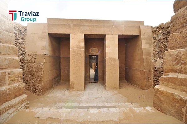 5-Day Luxury Egypt Tour: Cairo, Abu Simbel & Luxor }}