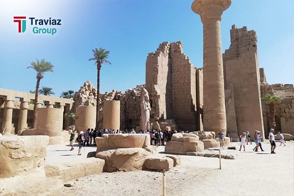 5-Day Luxury Egypt Tour: Cairo, Abu Simbel & Luxor }}