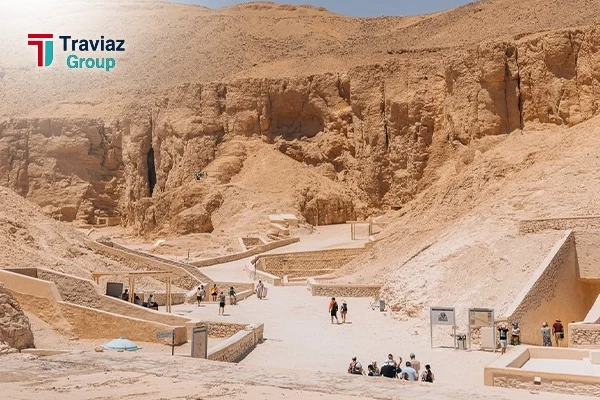 5-Day Luxury Egypt Tour: Cairo, Abu Simbel & Luxor }}
