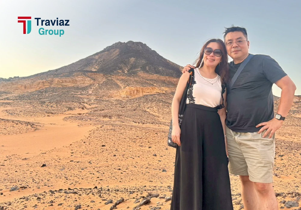 Cairo Deluxe Tour to White Desert & Bahariya in 3 Days }}