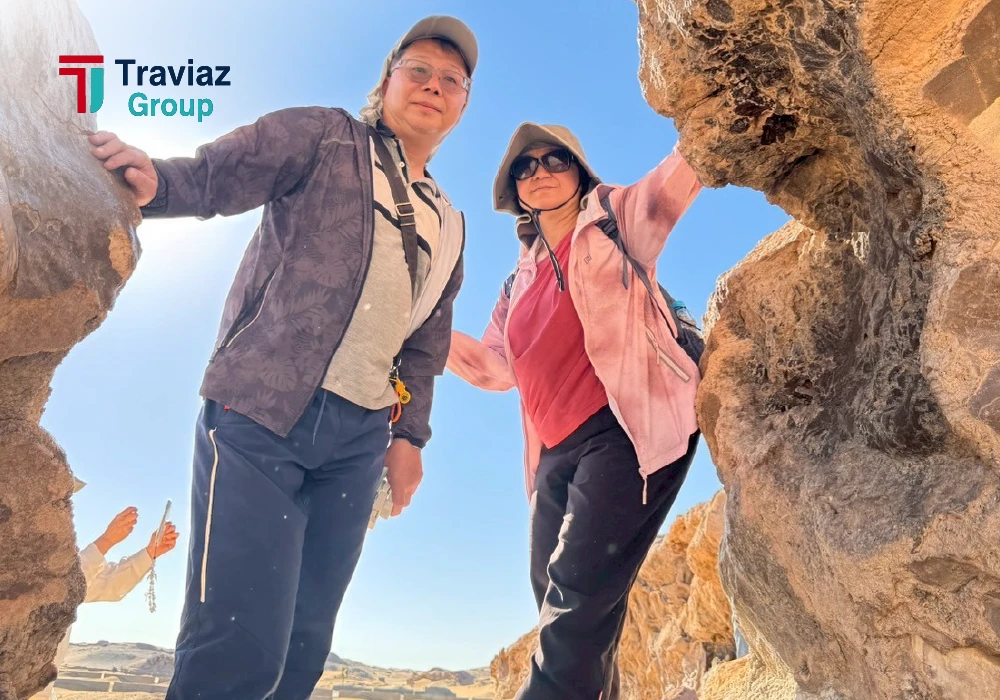 Cairo Deluxe Tour to White Desert & Bahariya in 3 Days }}