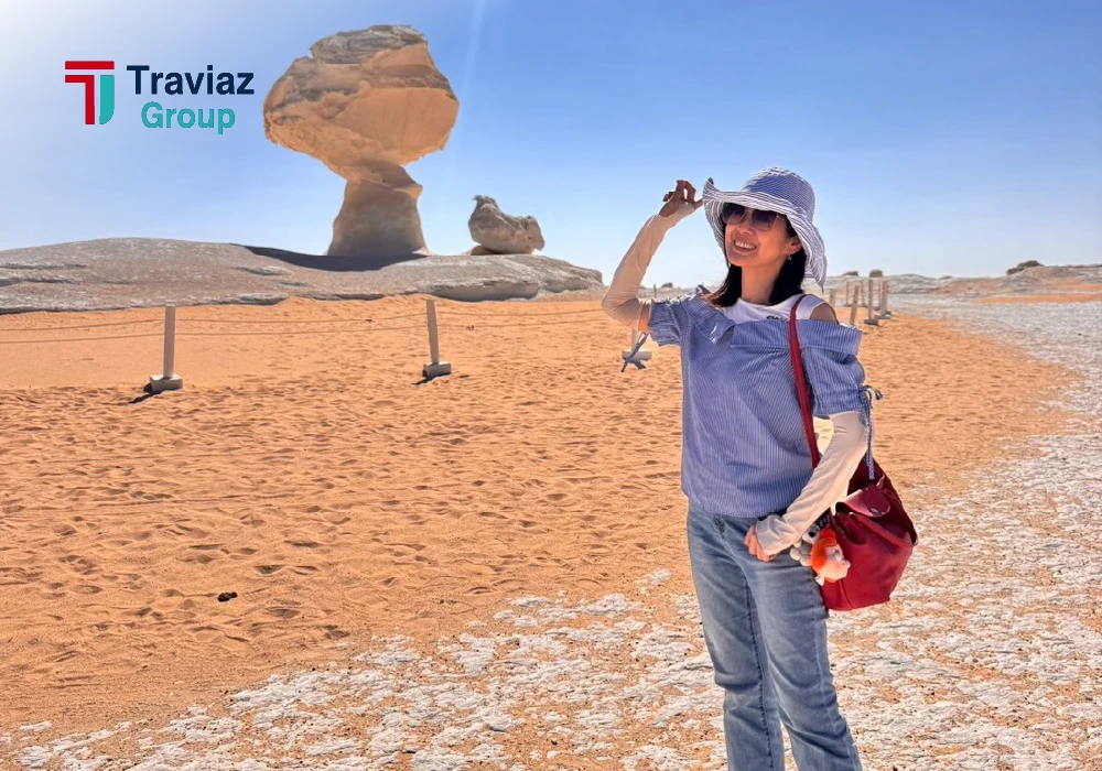 Cairo Deluxe Tour to White Desert & Bahariya in 3 Days }}